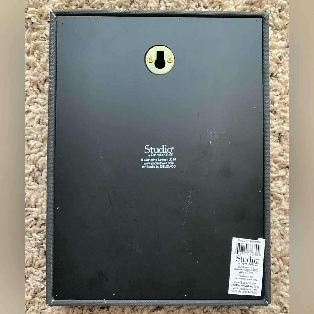 STUDIO BY DEMDACO “Queen Of Everything” Puppy Wall Frame Never Used
